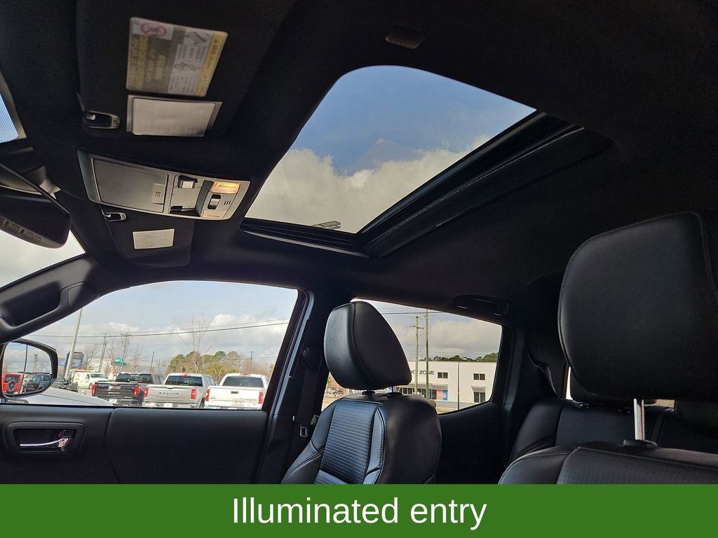 Used 2020 Toyota Tacoma TRD Sport w/ TRD Premium Sport Package AWD/4WD image 23