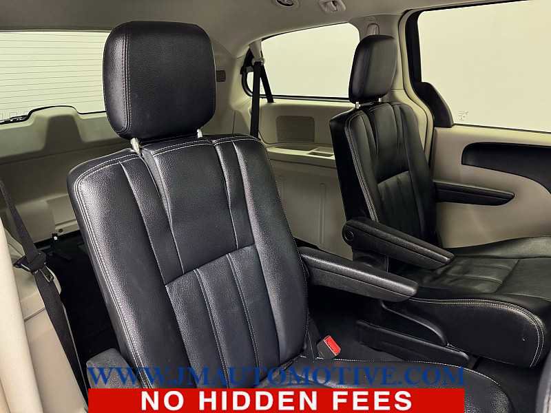 Used 2014 Chrysler Town & Country Touring image 20