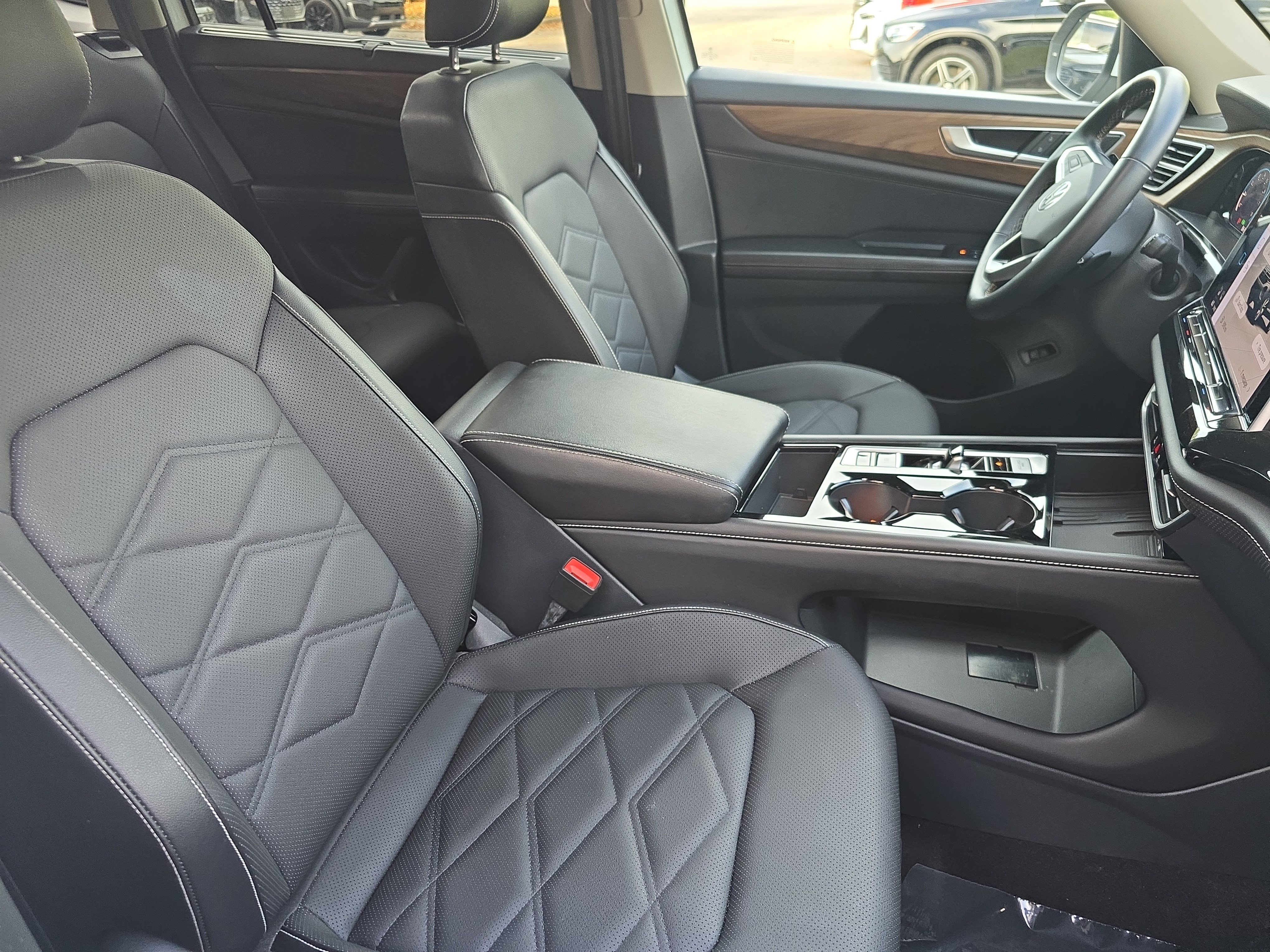 Used 2025 Volkswagen Atlas SE FWD image 10