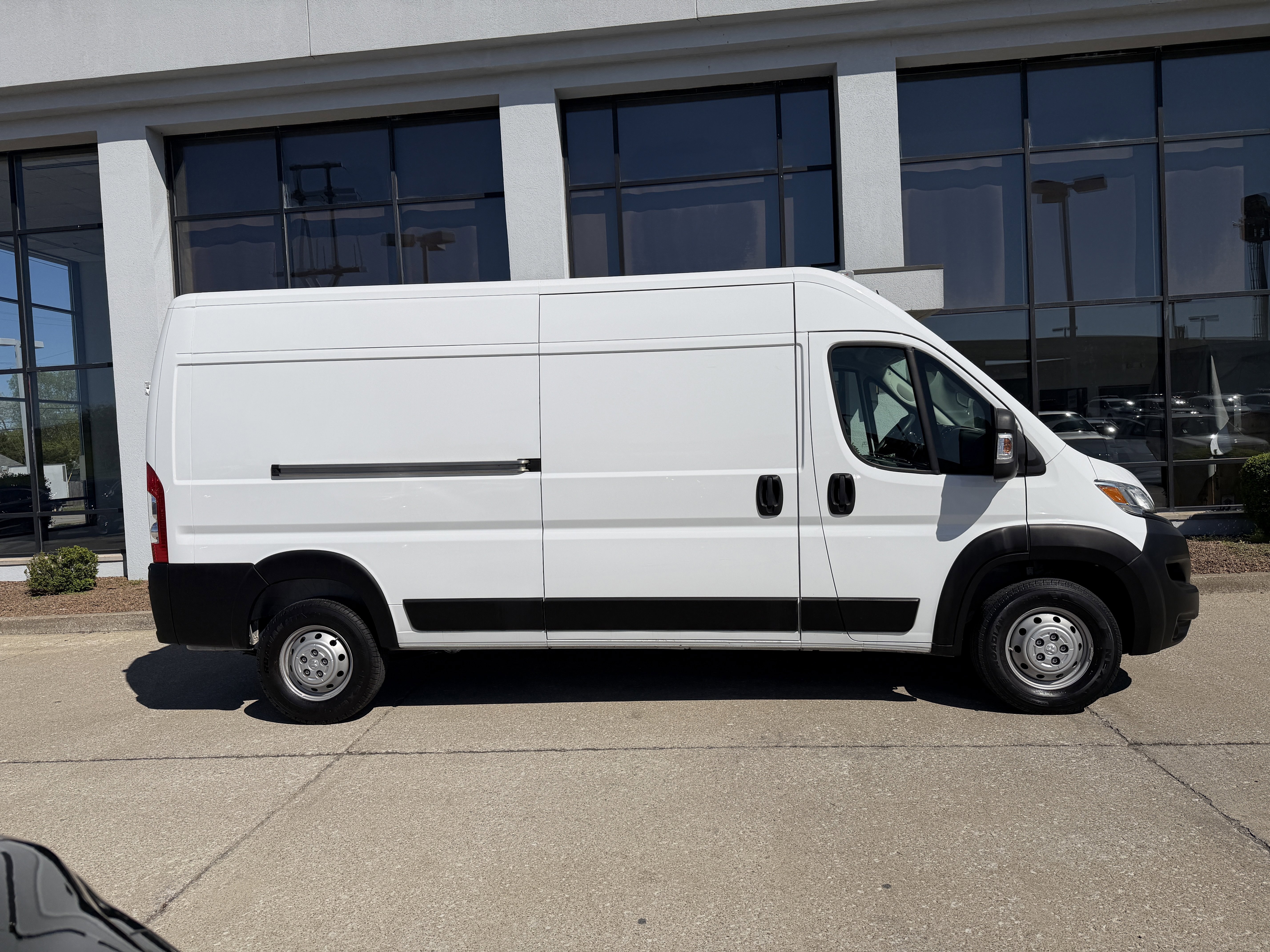 Used 2023 RAM ProMaster 2500 image 3