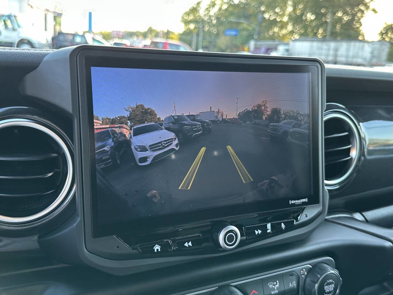 Used 2022 Jeep Wrangler Unlimited Rubicon w/ Trailer Tow Package image 27