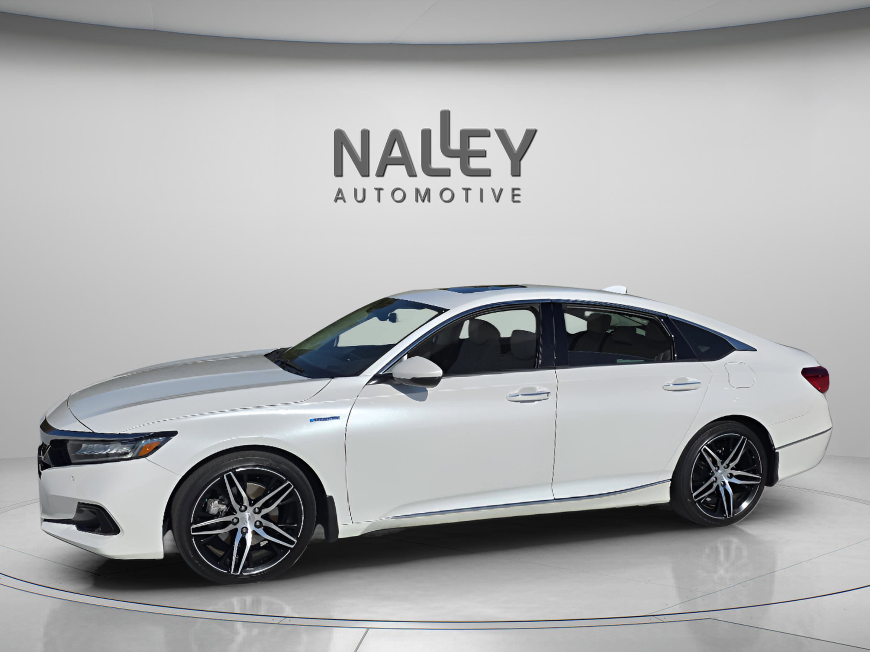 Used 2022 Honda Accord Touring image 2