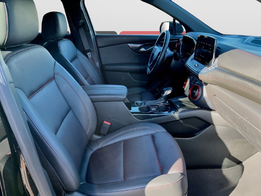 Used 2025 Chevrolet Blazer RS FWD image 28
