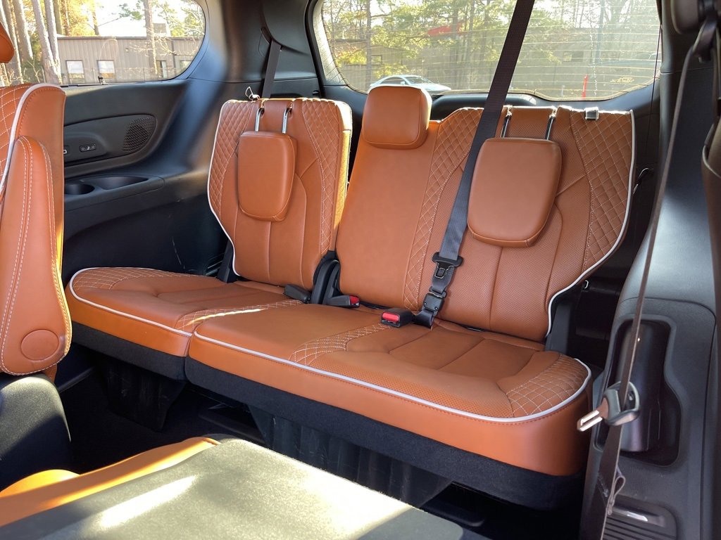 Used 2024 Chrysler Pacifica Pinnacle w/ Trailer Tow Group image 24