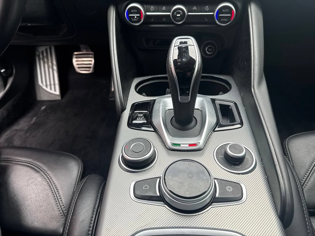 Used 2022 Alfa Romeo Giulia Veloce AWD/4WD image 44