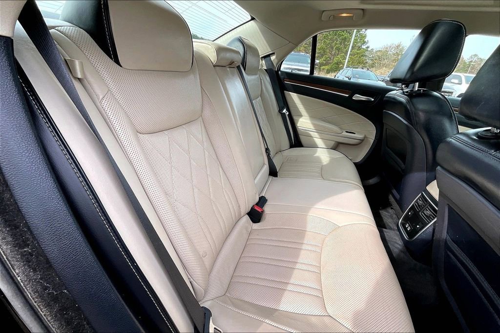 Used 2019 Chrysler 300 C w/ Safetytec Plus Group image 27