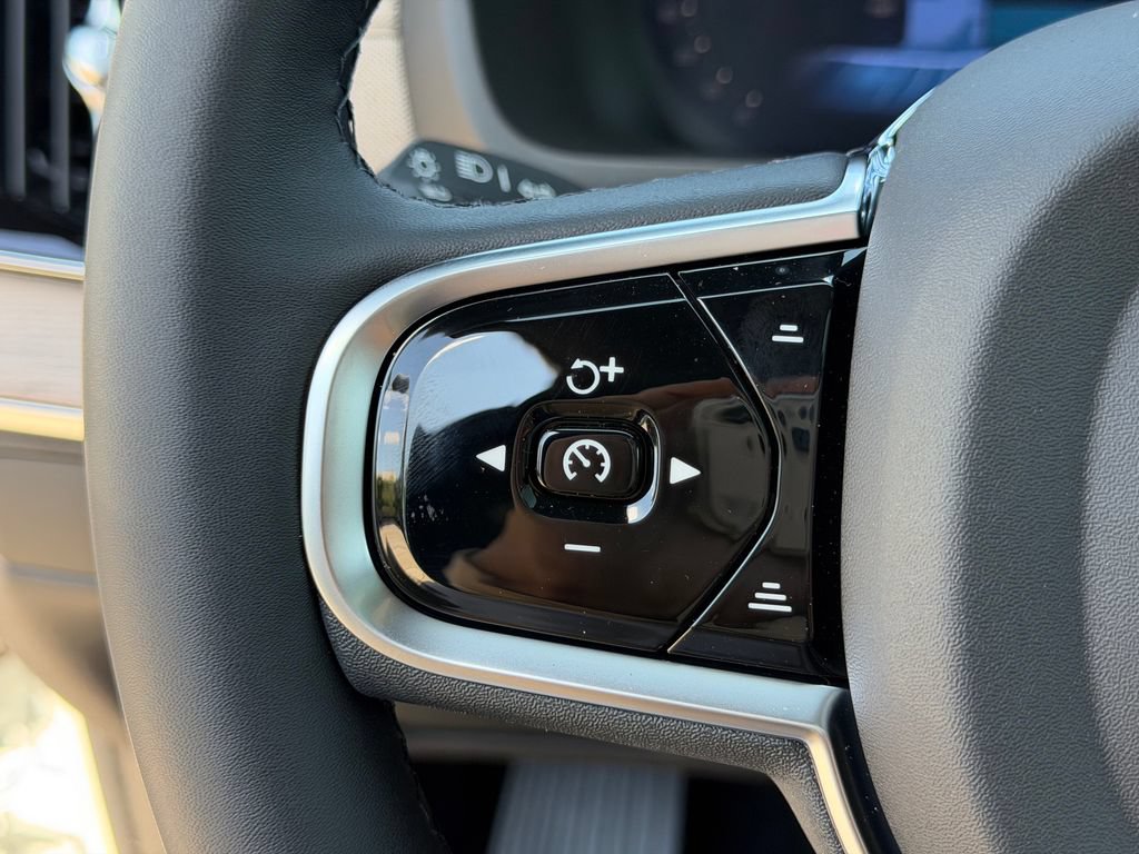 New 2026 Volvo XC90 B6 Plus w/ Protection Package Premier AWD/4WD image 19