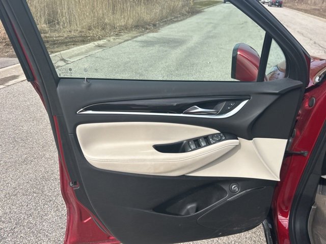 Used 2023 Buick Enclave Essence image 9