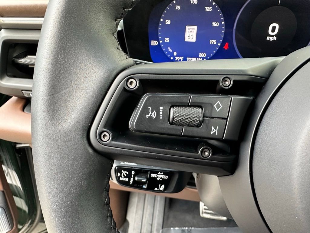 Certified 2025 Porsche Macan 4S Electric AWD/4WD image 19