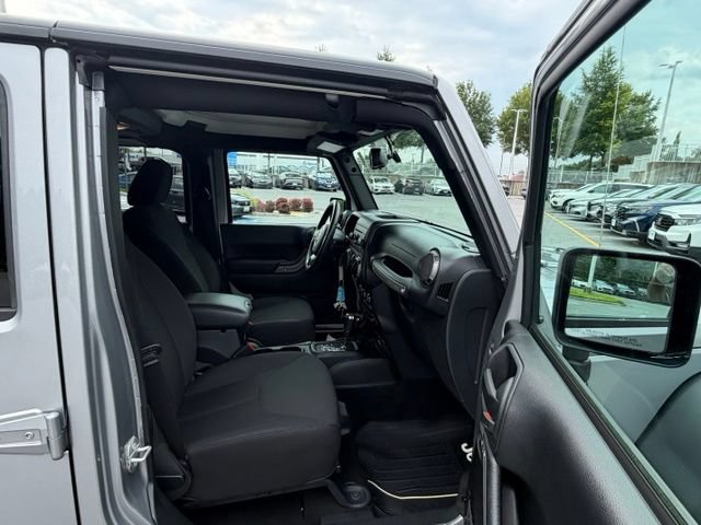 Used 2018 Jeep Wrangler Unlimited Sport S AWD/4WD image 25