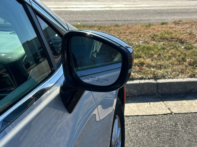 Used 2024 Chrysler Pacifica Touring-L image 12