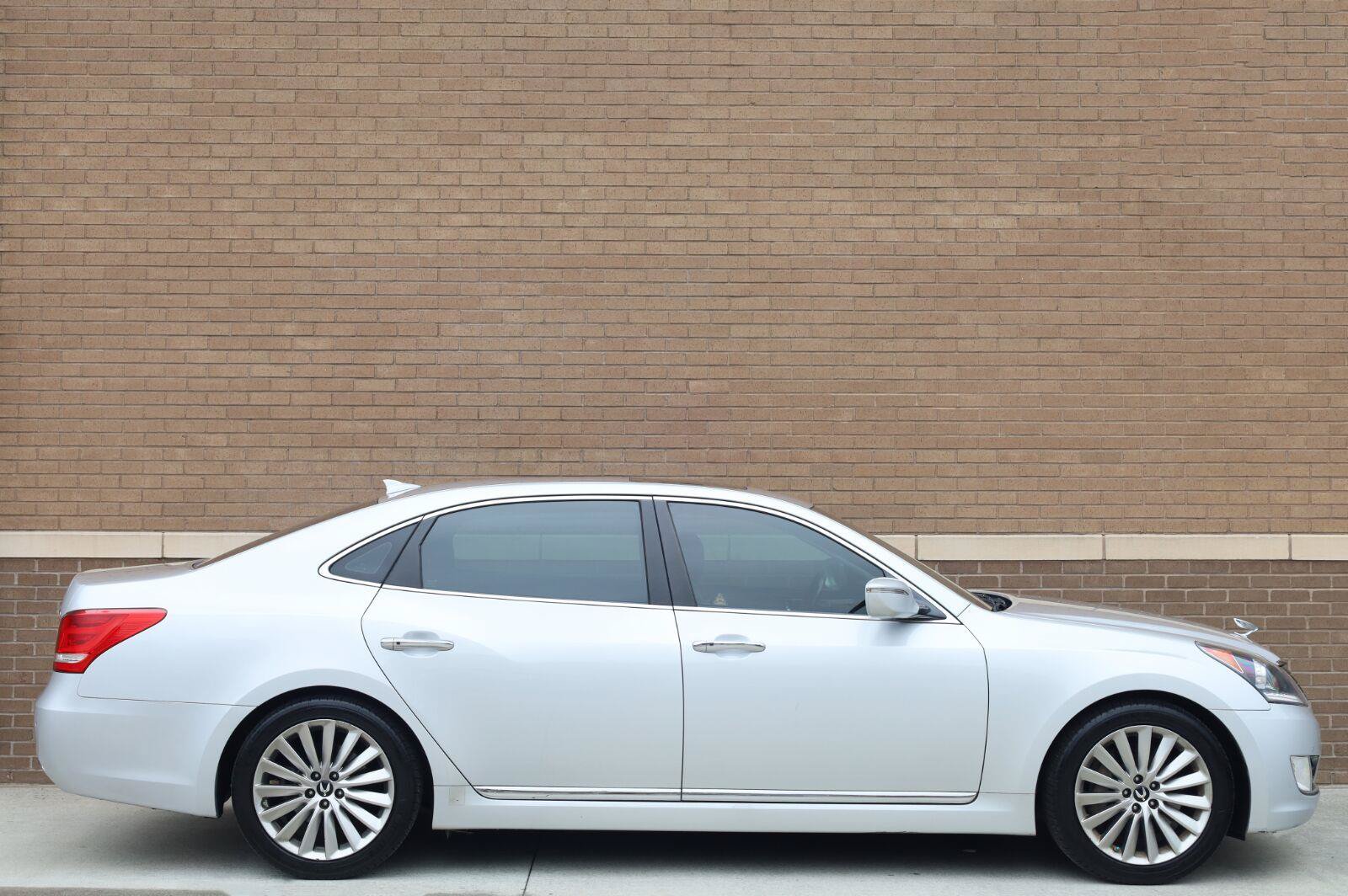 Used 2015 Hyundai Equus Signature RWD image 3