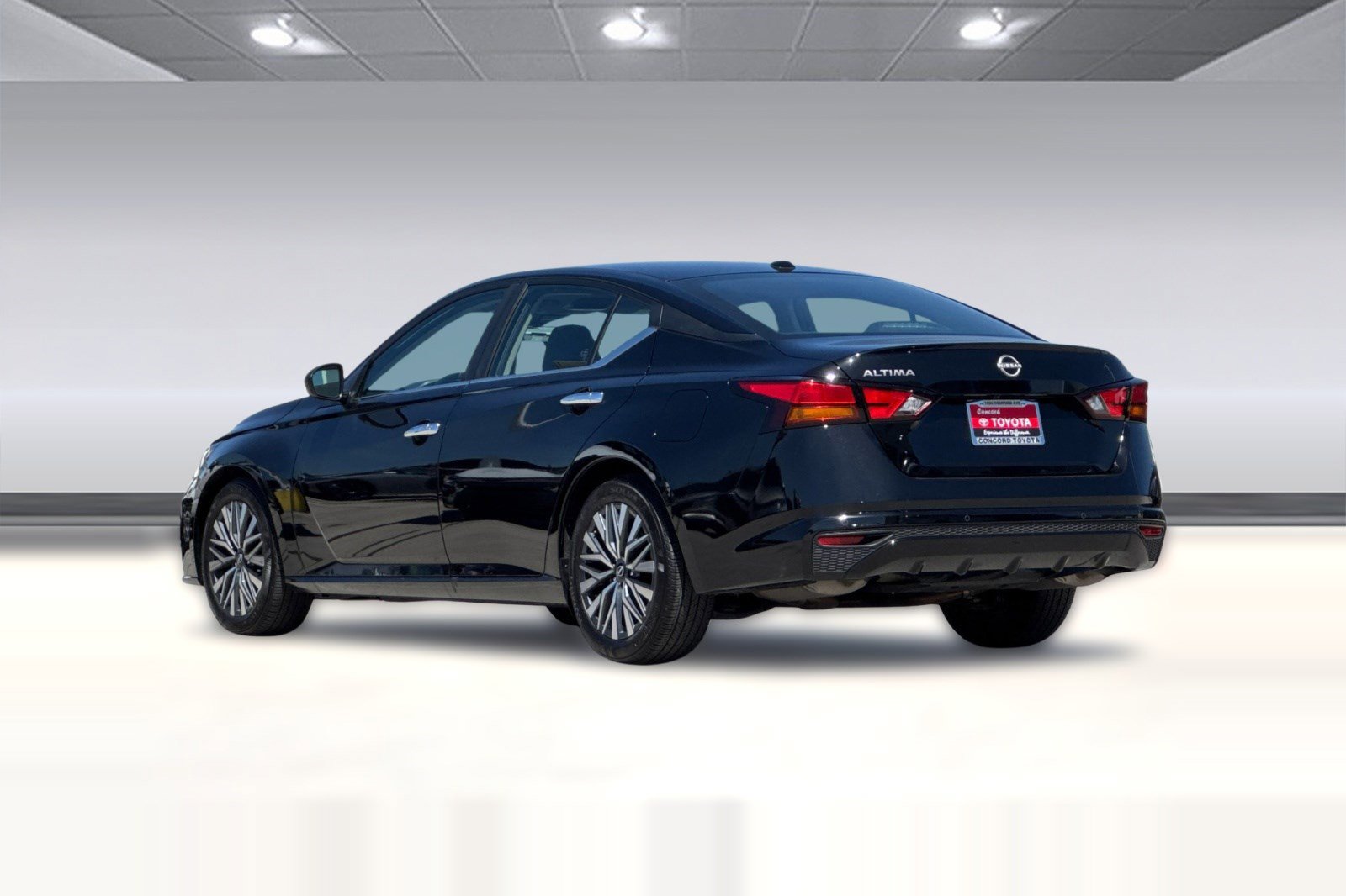 Used 2025 Nissan Altima 2.5 SV FWD image 7