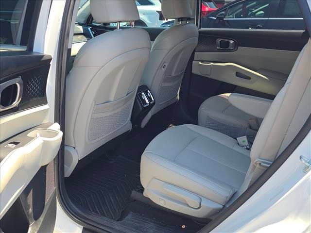 Certified 2023 Kia Sorento EX AWD/4WD image 4