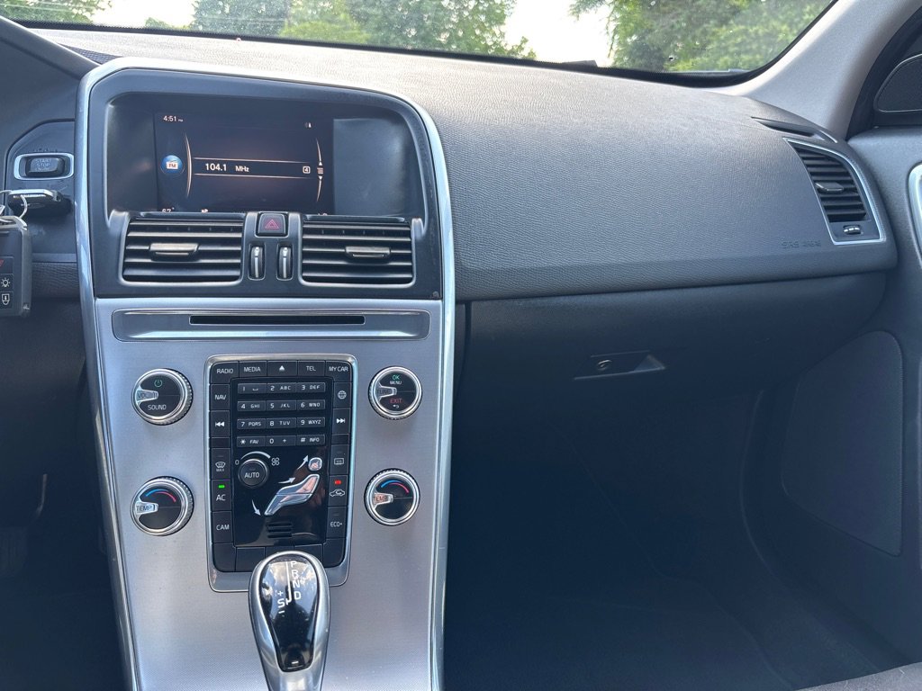 Used 2017 Volvo XC60 T5 FWD image 15