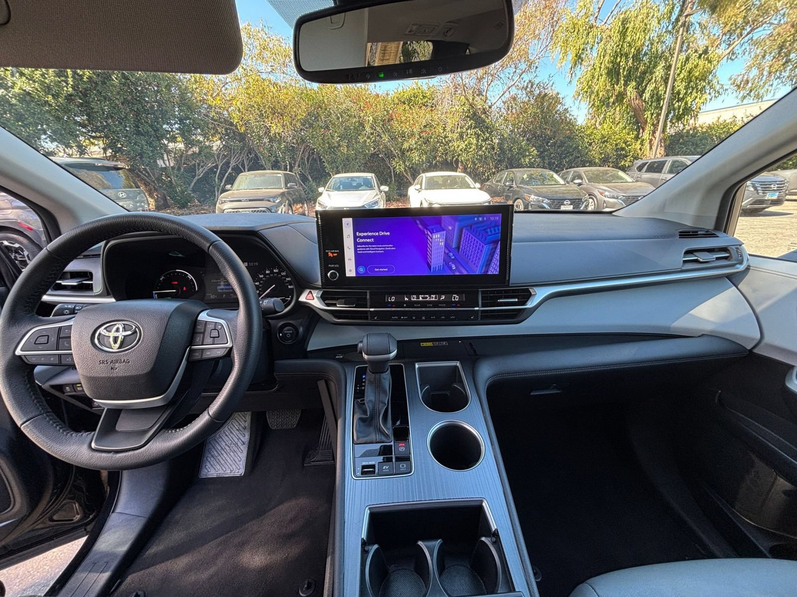 Used 2025 Toyota Sienna XLE FWD image 35