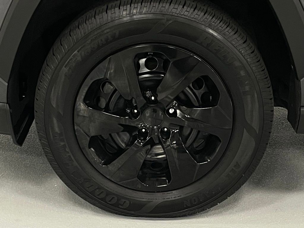 Used 2021 Toyota RAV4 LE image 8