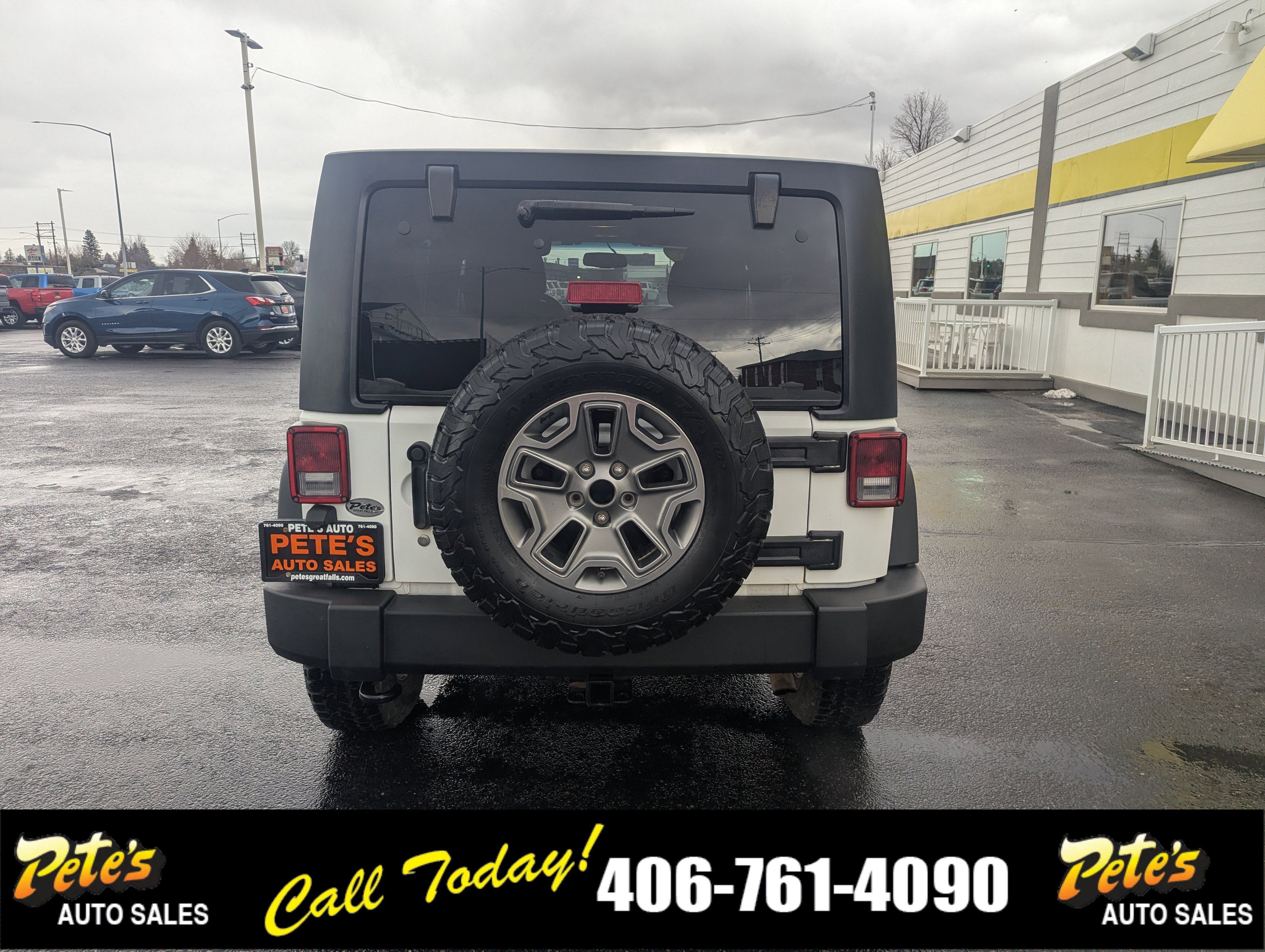 Used 2015 Jeep Wrangler Unlimited Rubicon w/ Max Tow Package image 3