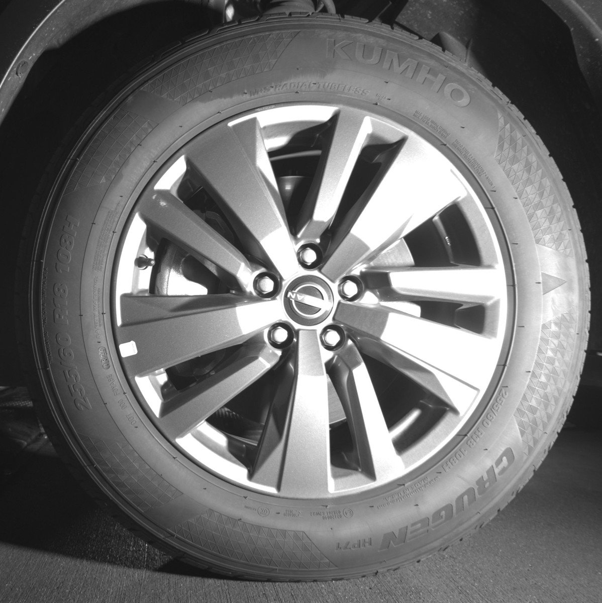 Used 2025 Nissan Pathfinder SV FWD image 12