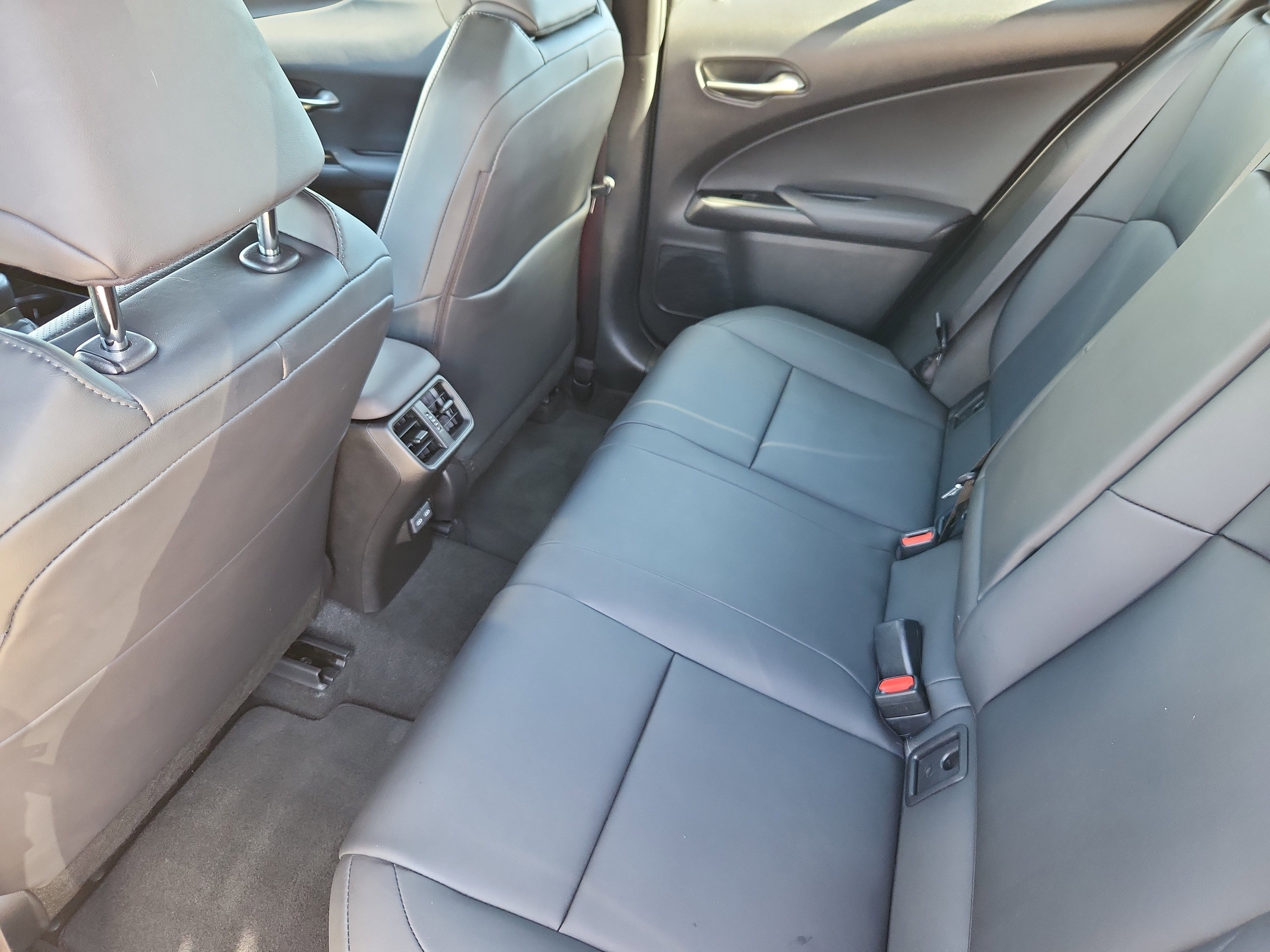 Used 2024 Lexus UX 250h AWD w/ Premium Package image 10