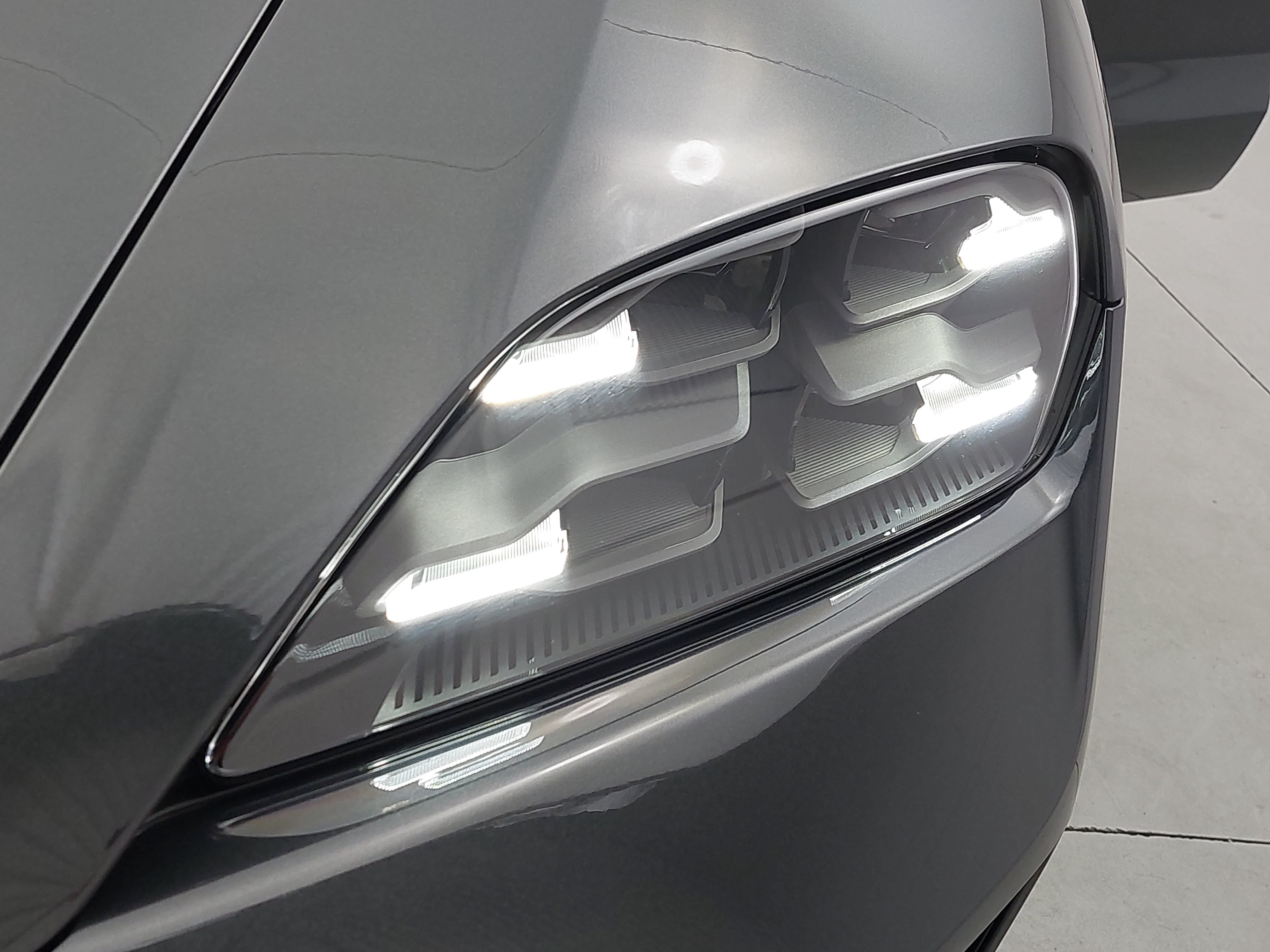 New 2026 Porsche Taycan 4S AWD/4WD image 34