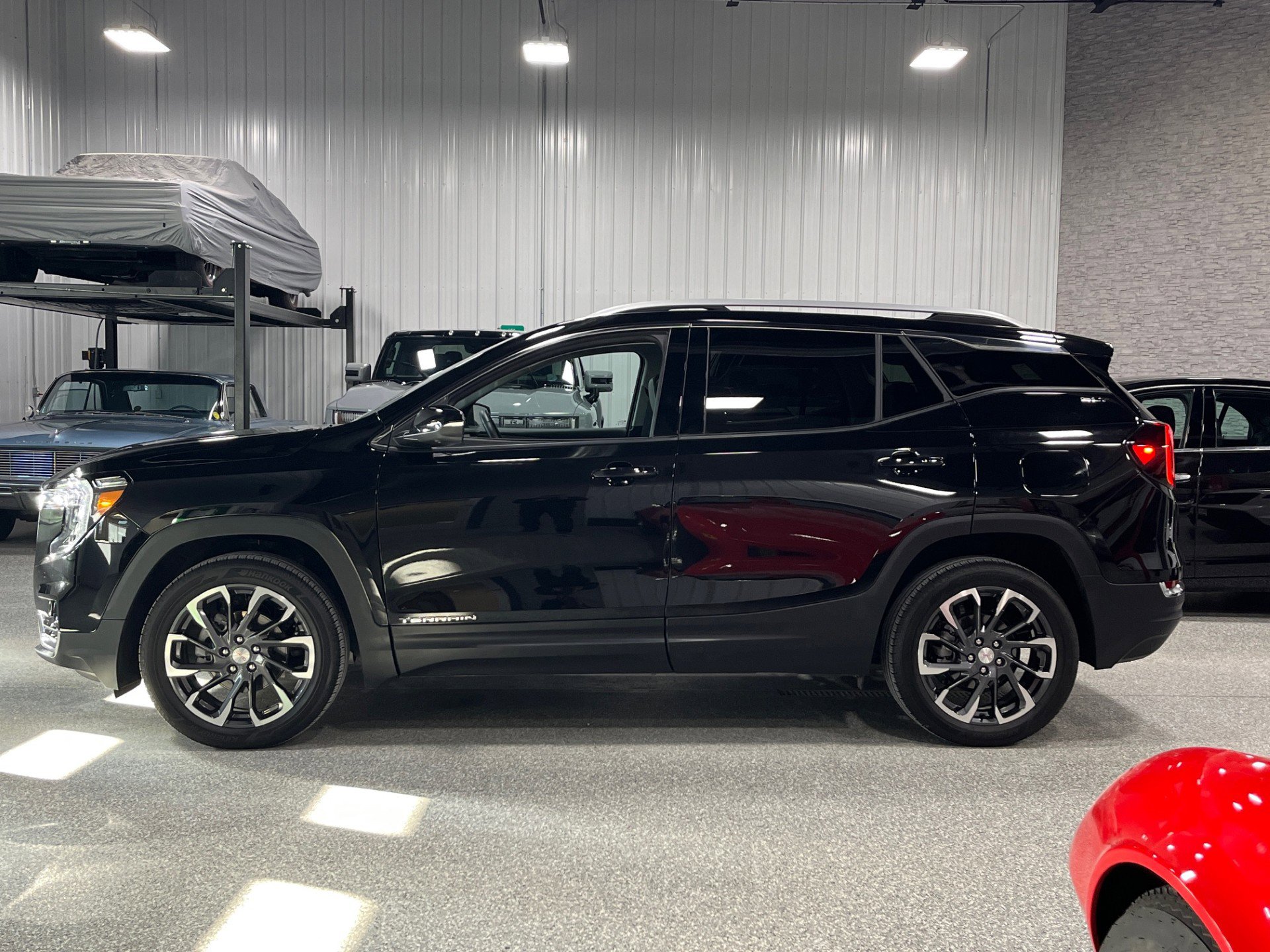 Certified 2024 GMC Terrain SLT w/ Tech Package image 2