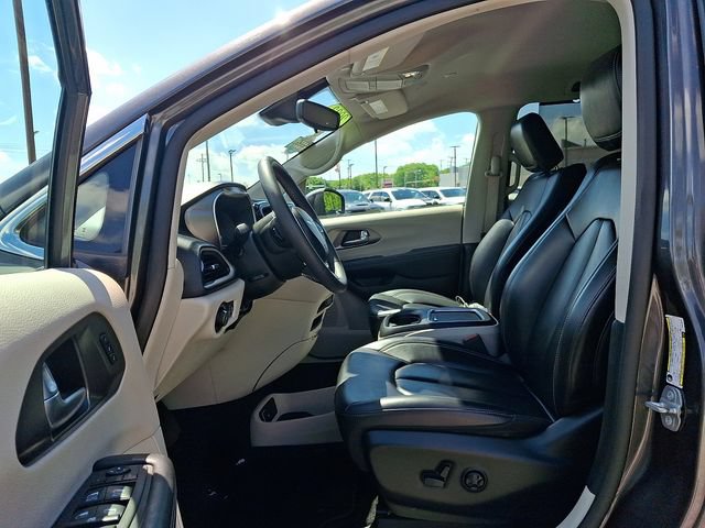 Certified 2023 Chrysler Pacifica Touring-L FWD image 14
