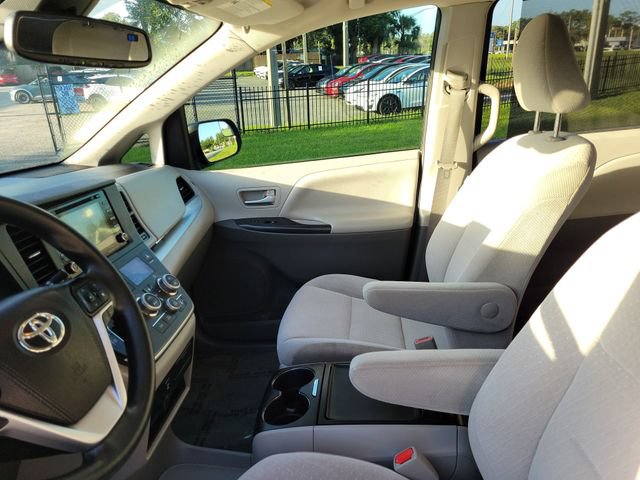 Used 2020 Toyota Sienna LE FWD image 18