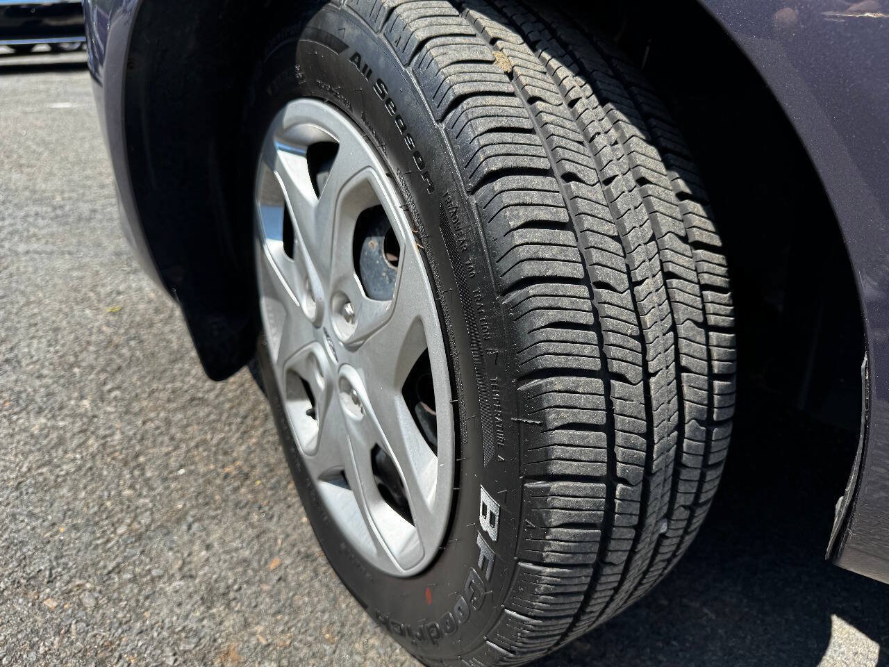 Used 2012 Ford Fiesta SE FWD image 22