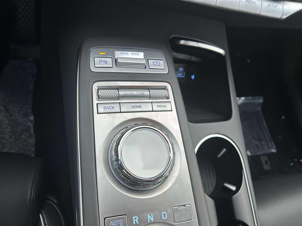 New 2025 Genesis Electrified GV70 w/ Prestige Package AWD/4WD image 18