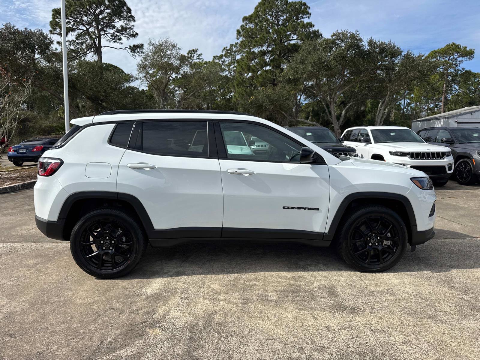 New 2026 Jeep Compass Latitude image 2