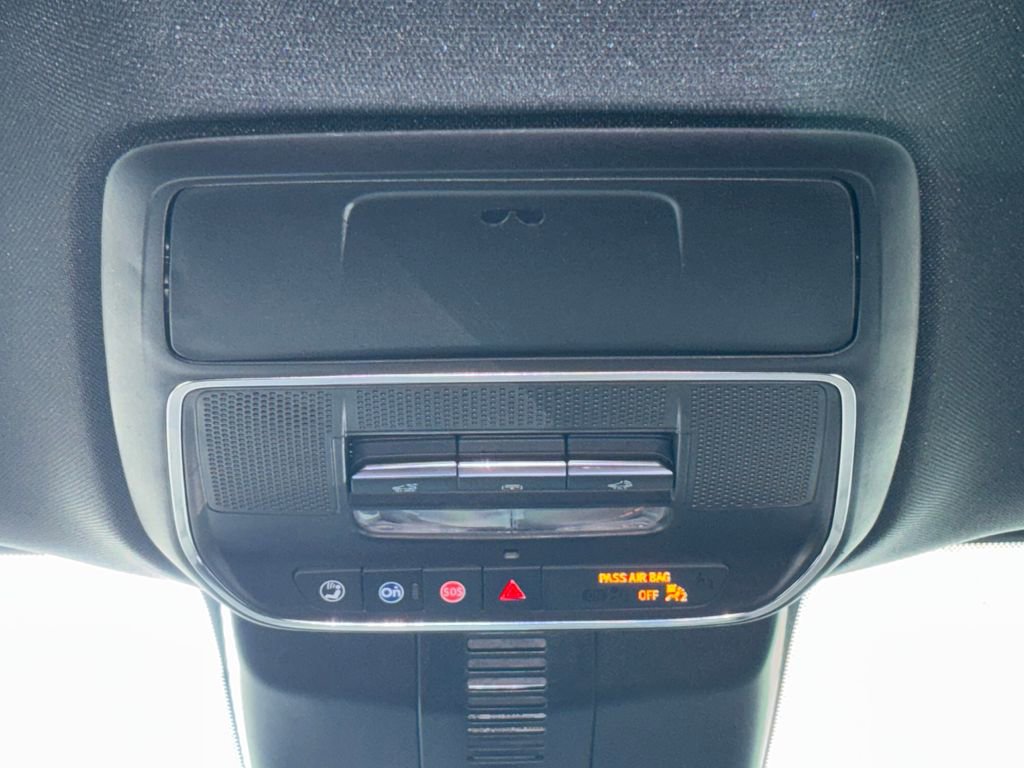 Used 2024 Chevrolet Traverse RS image 19