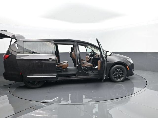 Used 2018 Chrysler Pacifica Limited FWD image 35