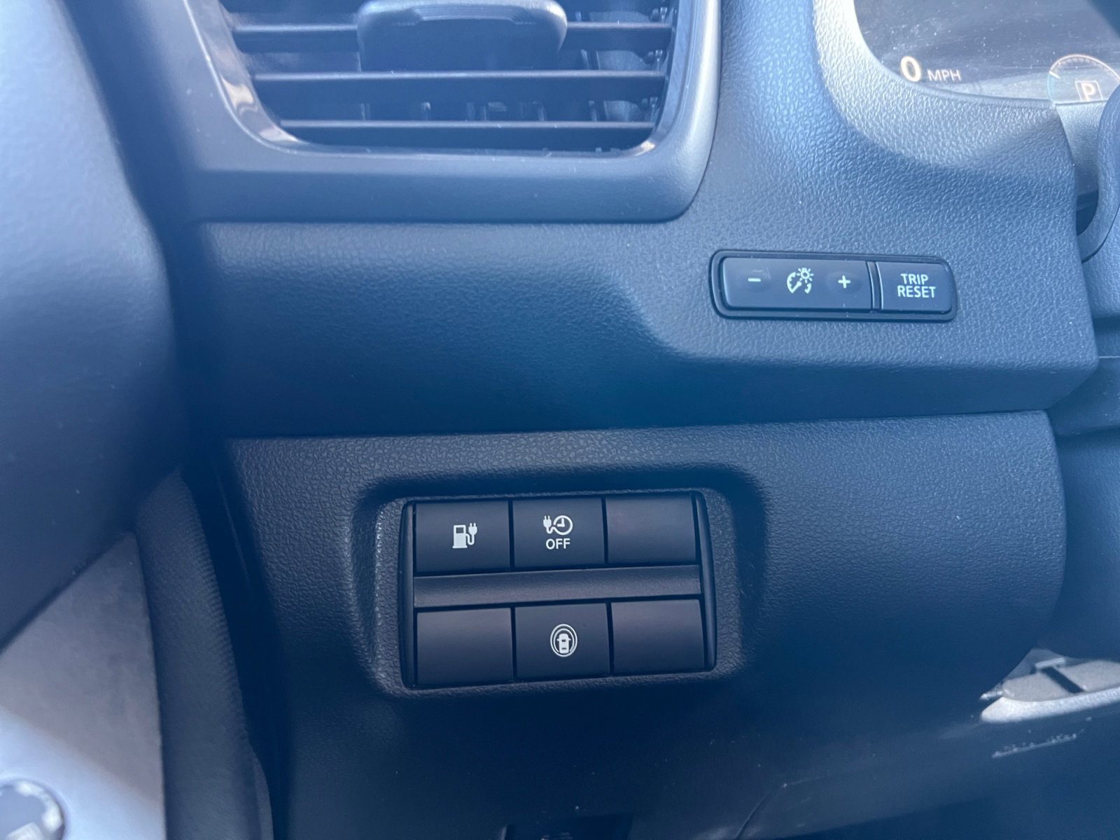 Used 2024 Nissan Leaf S image 21