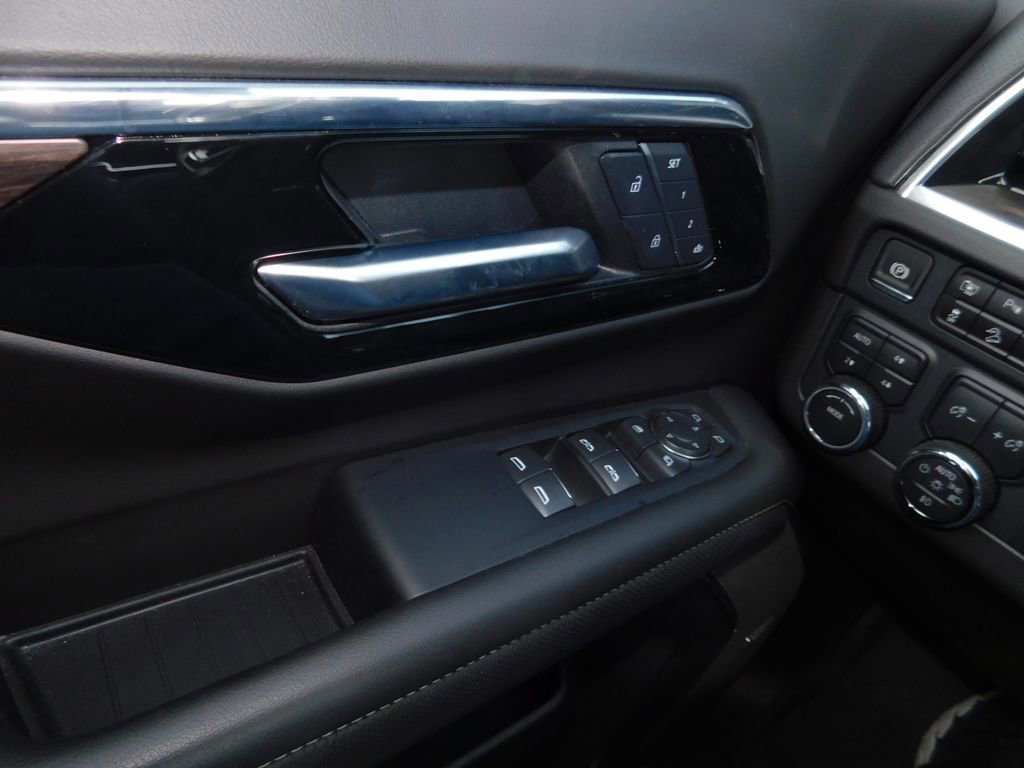Used 2025 Chevrolet Suburban Premier image 38