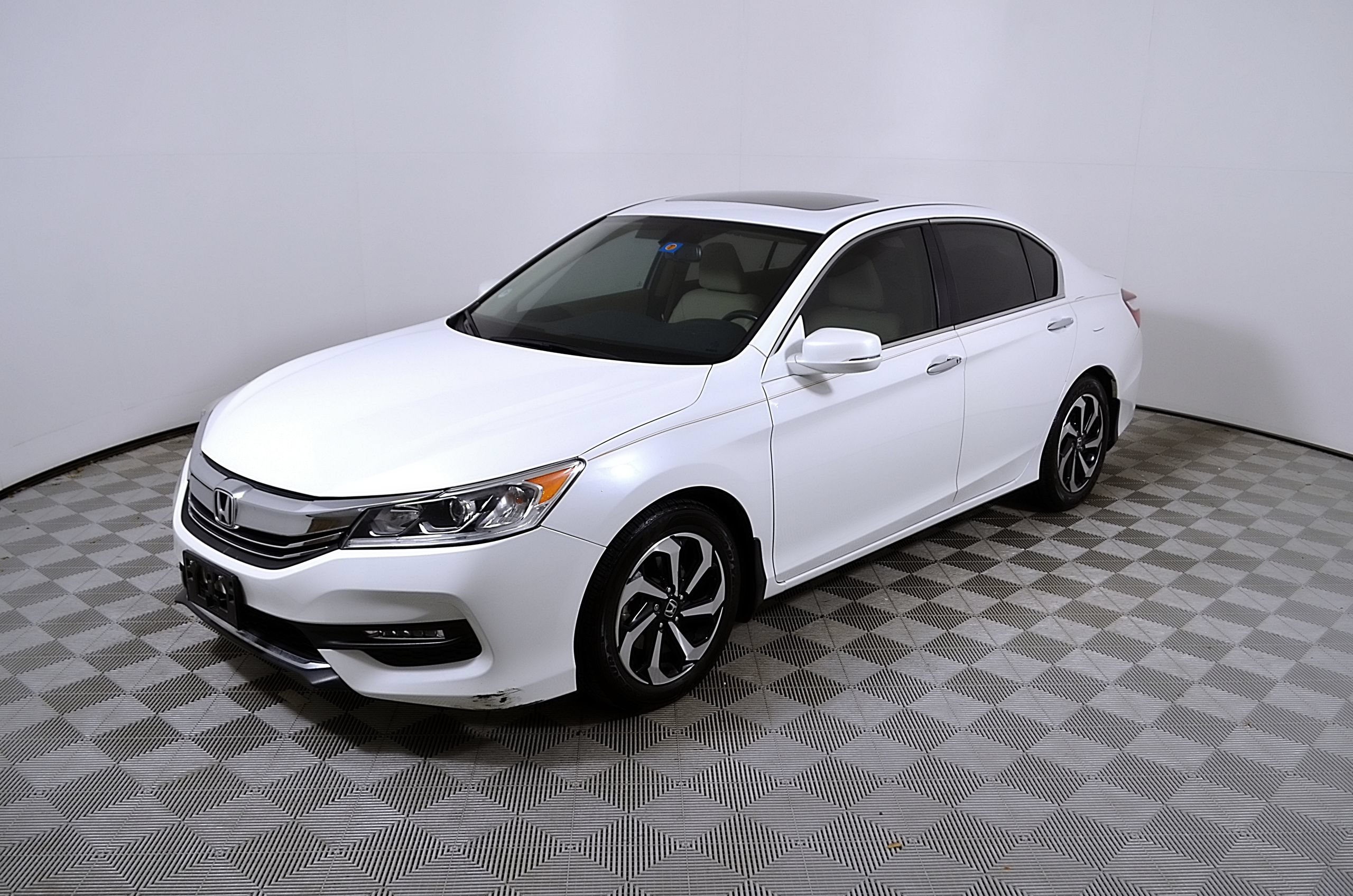 Used 2017 Honda Accord EX-L video 3