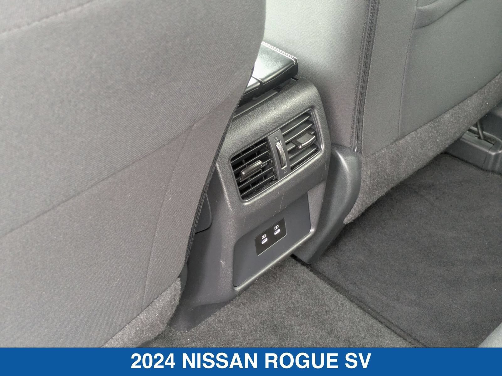 Used 2024 Nissan Rogue SV AWD/4WD image 30