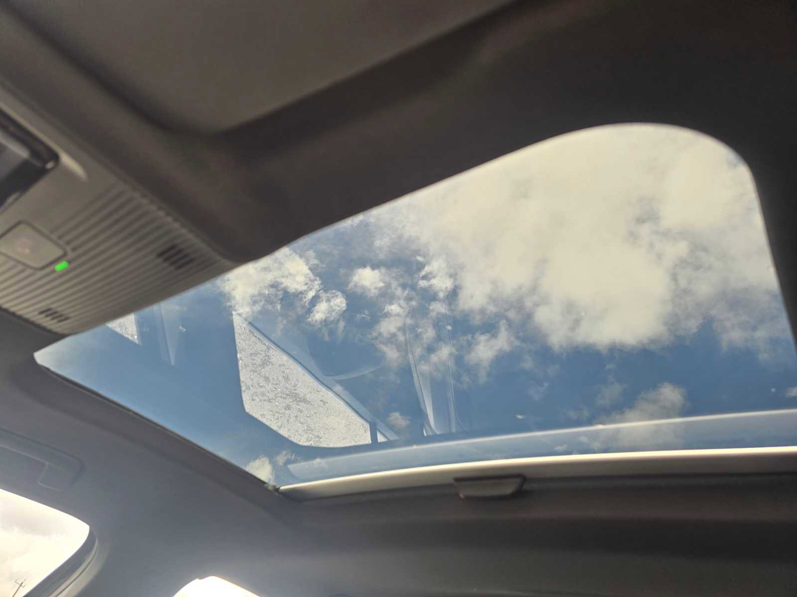 Used 2022 Volkswagen Golf R image 33