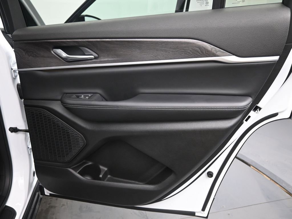 New 2025 Jeep Grand Cherokee L Limited image 18