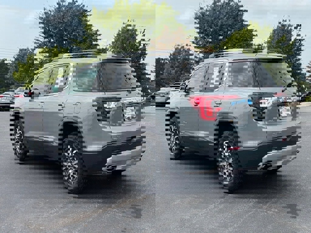 Used 2023 GMC Acadia SLE w/ Driver Convenience Package image 5