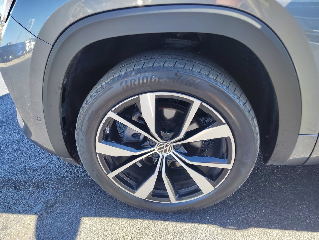 Used 2024 Volkswagen Atlas SEL Premium R-Line AWD/4WD image 8