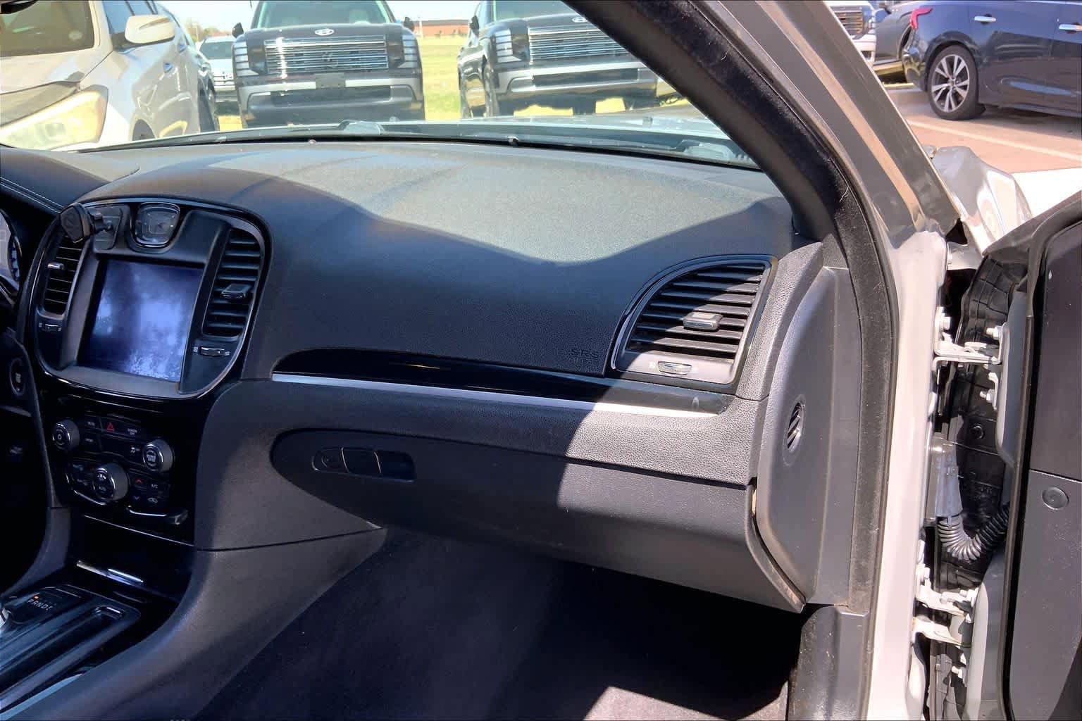 Used 2019 Chrysler 300 S image 19