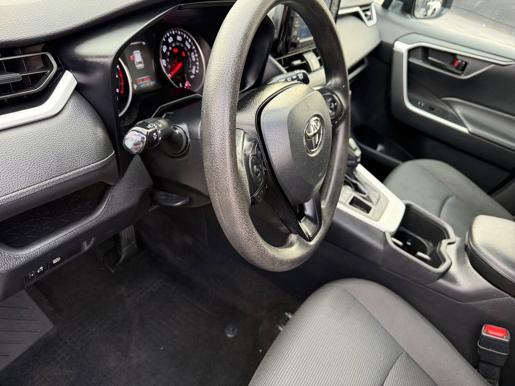 Used 2022 Toyota RAV4 LE image 29