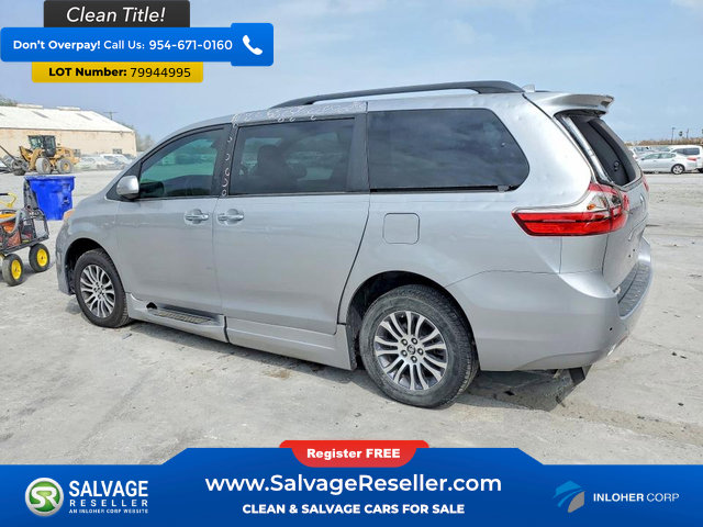 Used 2018 Toyota Sienna XLE Premium image 3