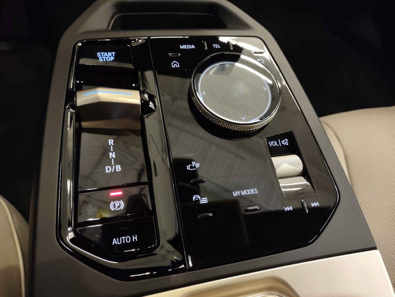 Certified 2023 BMW iX xDrive50 AWD/4WD image 22