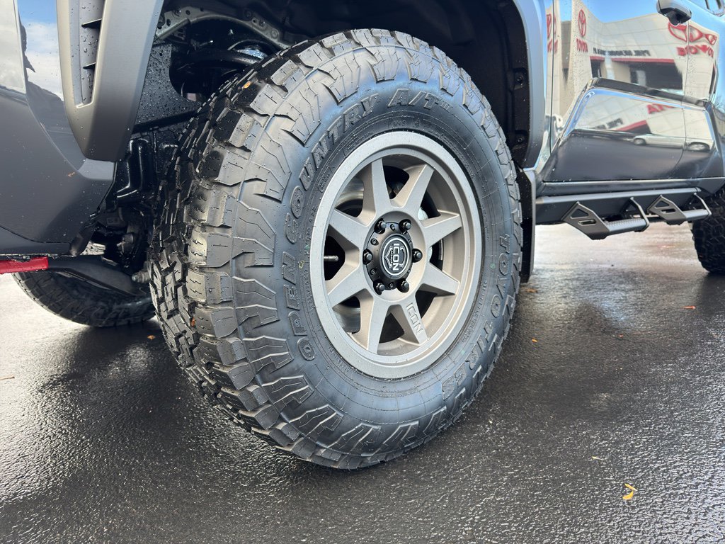 New 2025 Toyota 4Runner SR5 image 16