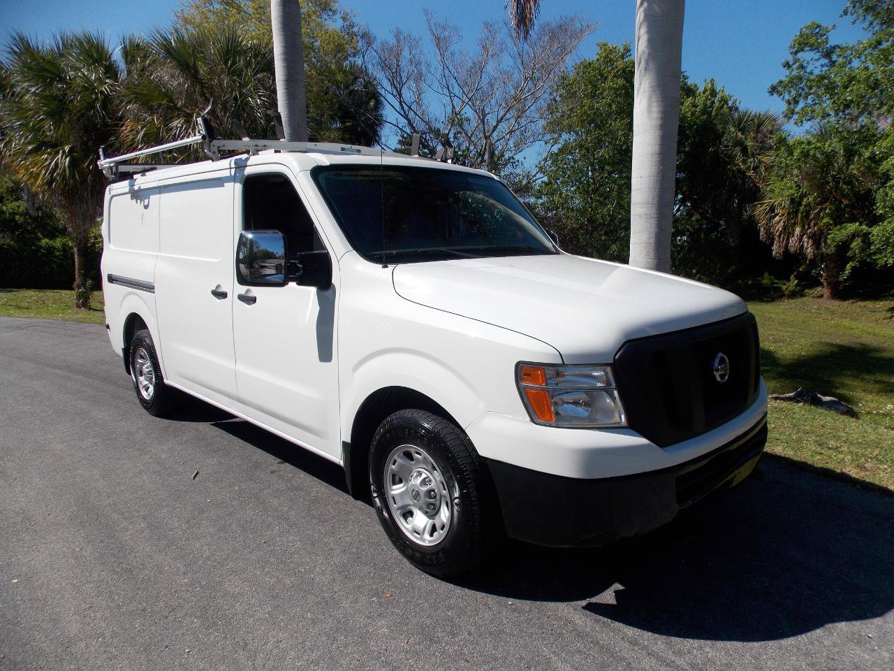 Used 2016 Nissan NV 3500 SV image 1