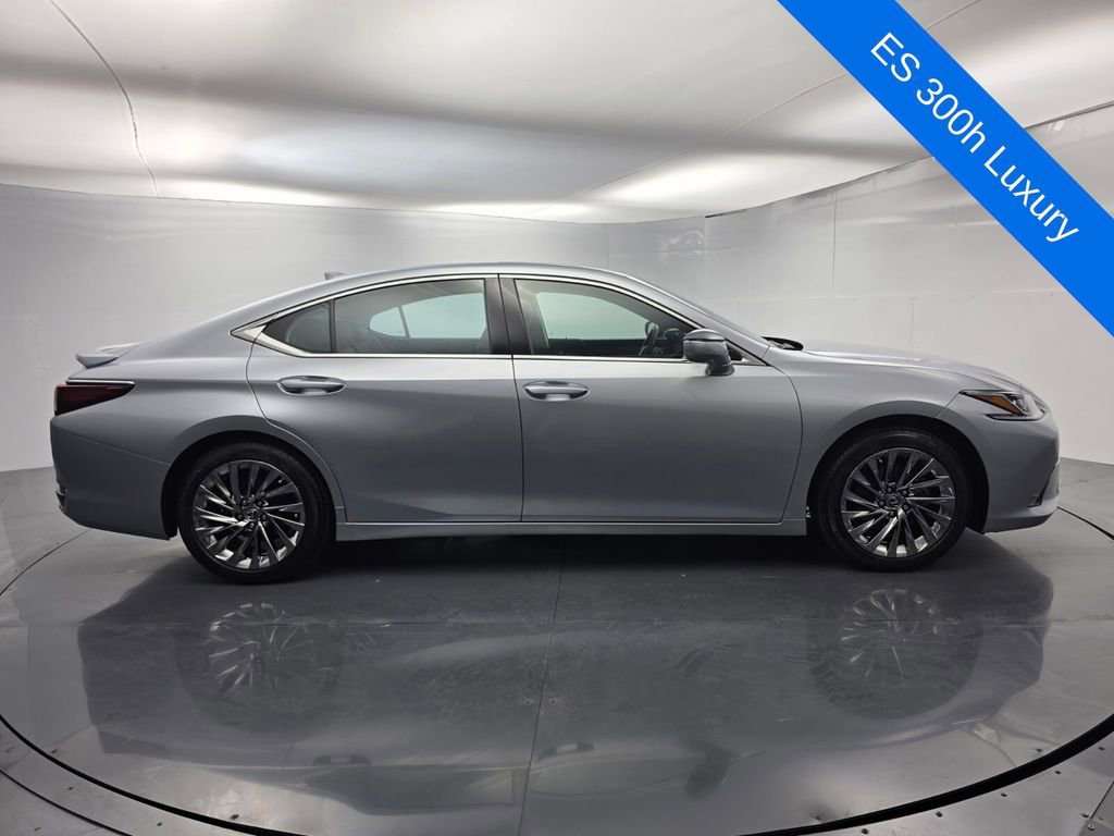 Used 2025 Lexus ES 300h w/ Technology Package image 3