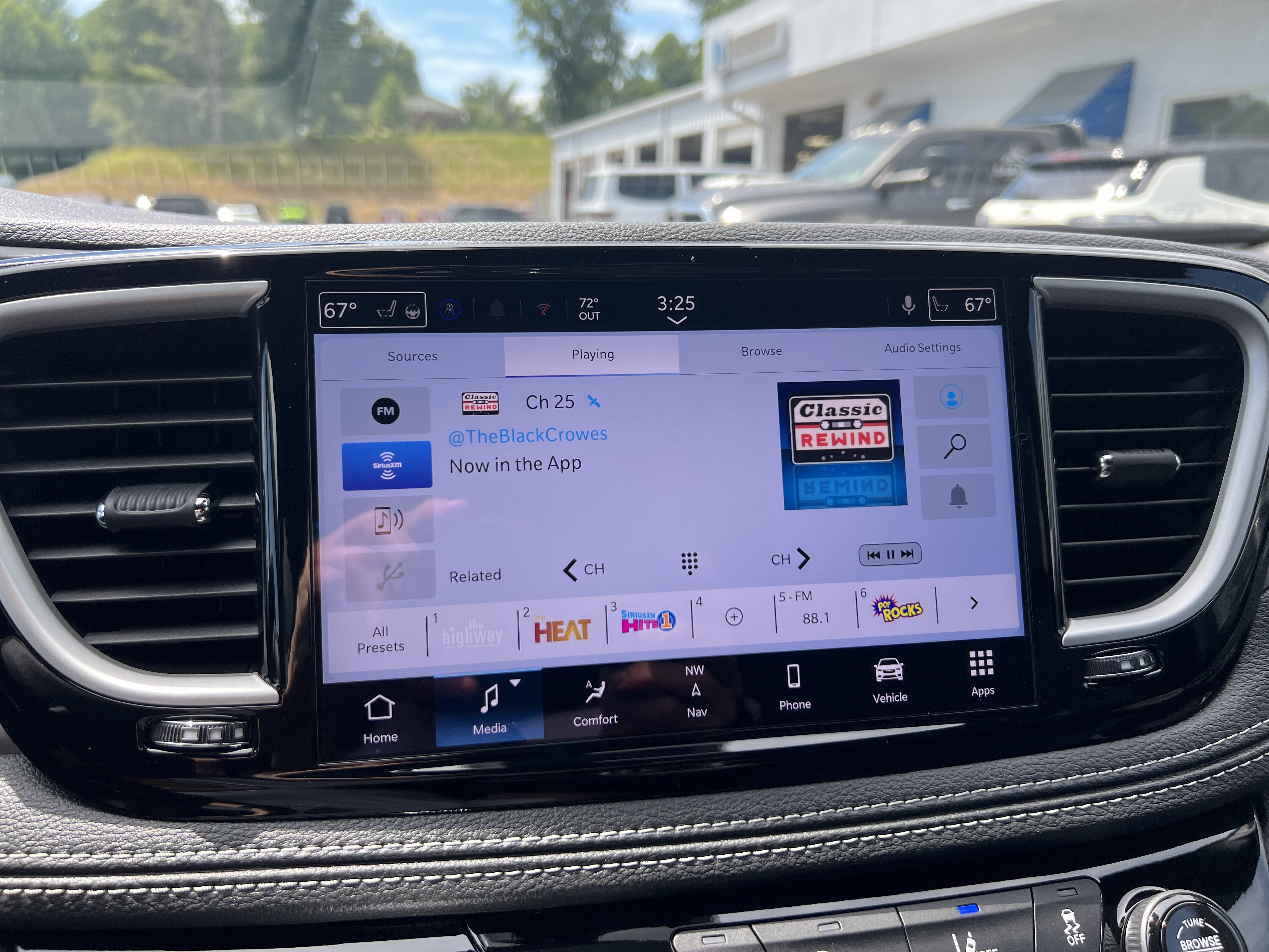 New 2027 Chrysler Pacifica Select FWD image 18