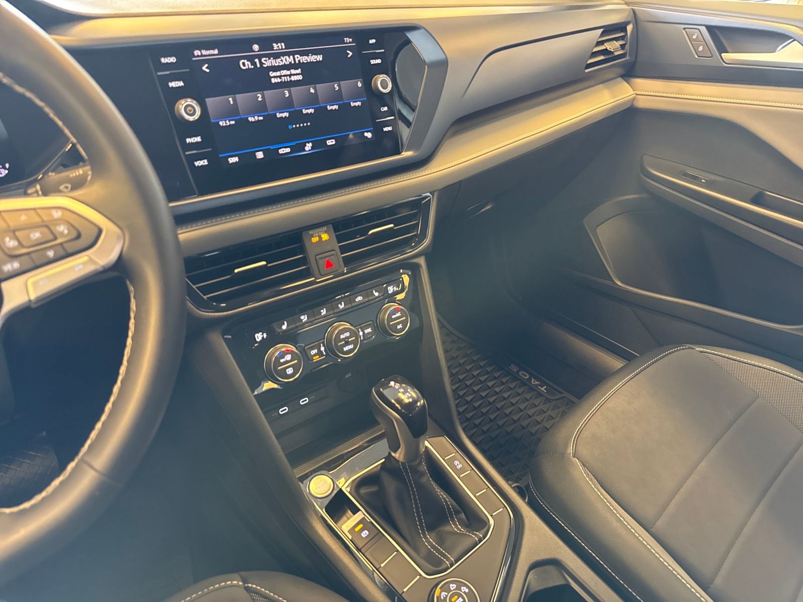 Certified 2024 Volkswagen Taos SE image 18